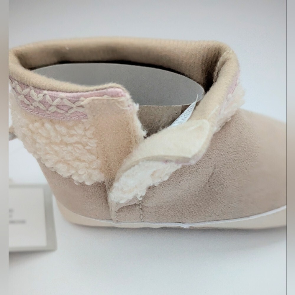 NWT Baby (Size 4) Booties/Boots/Slippers/Moccasins w/Velcro For Easy On/Off - Picture 8 of 16